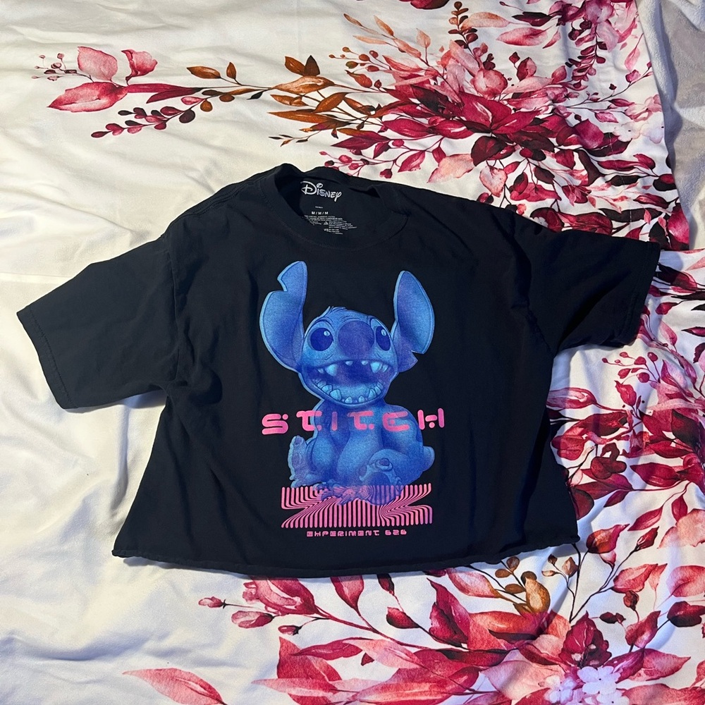 Disney stitch blue and pink graphic croptop t-shirt!